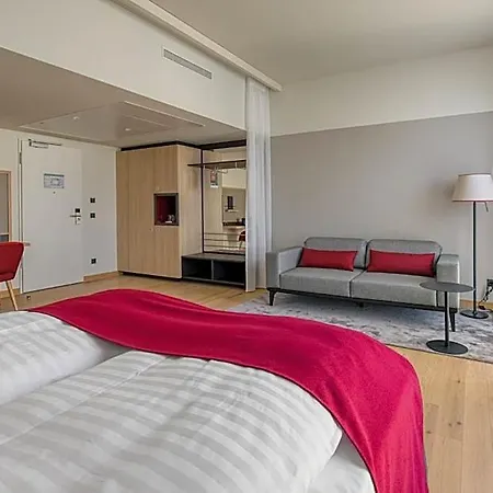Отель Intercityhotel Berlin Airport Ber Terminal 1 & 2 4*