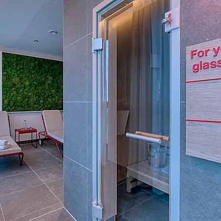 Отель Intercityhotel Berlin Airport Ber Terminal 1 & 2 Шёнефельд