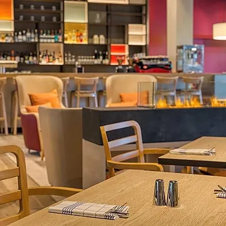 Отель Intercityhotel Berlin Airport Ber Terminal 1 & 2 4*